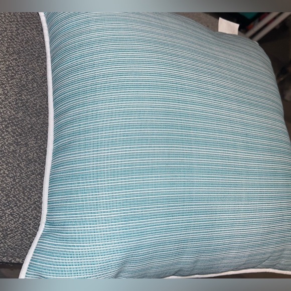 NWT Terrasol Blue White Stripe Fade Resistant Outdoor Pillow for Patio Design - Picture 8 of 12